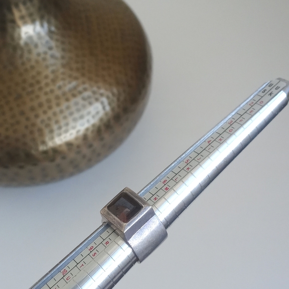 Vintage 925 Sterling Silver Ring w Faceted Garnet Gemstone - Picture 7 of 12